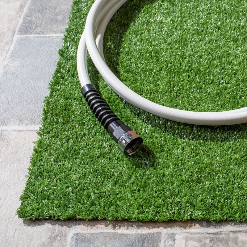 SAFAVIEH Handmade Vista Marjolene Faux Grass Indoor/ Outdoor Waterproof Rug