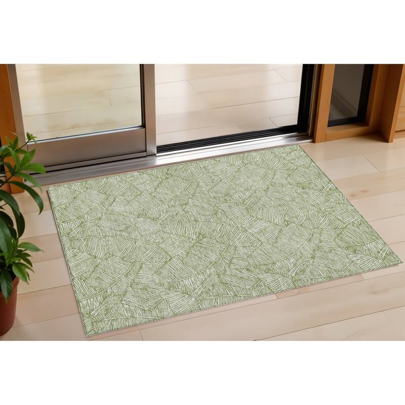 HomeRoots Floral Transitional Rectangle Outdoor Rug - 3' x 5'