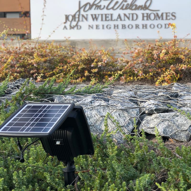 Black Aluminum Solar LED Flood Light for Landscape w/ Detachable Panel