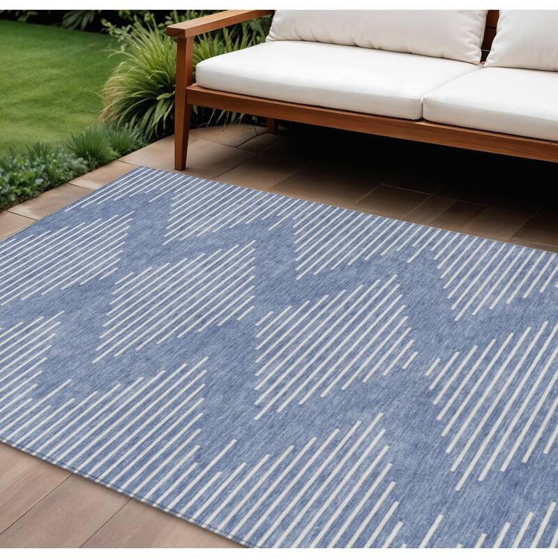 HomeRoots Geometric Transitional Rectangle Outdoor Rug - 8' X 10'