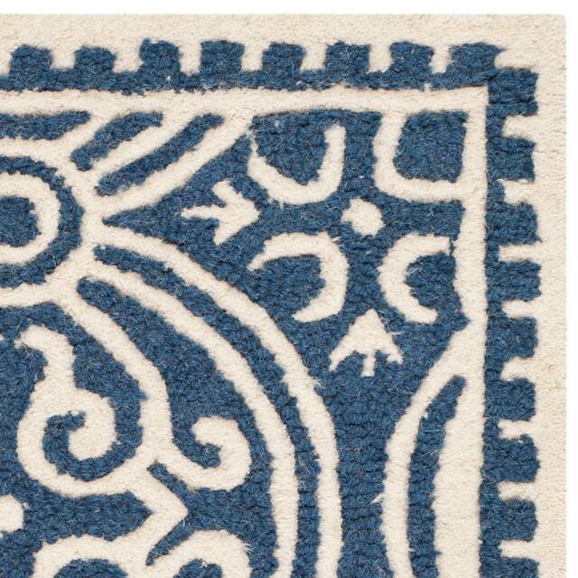 SAFAVIEH Handmade Cambridge Myrtis Moroccan Wool Rug