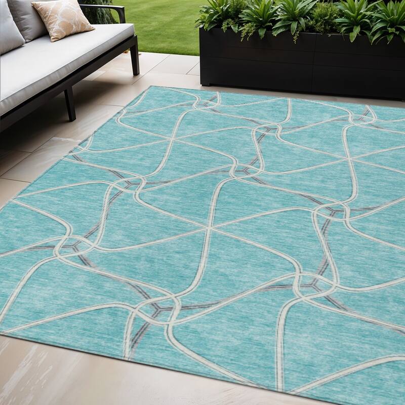 HomeRoots Geometric Transitional Rectangle Outdoor Rug - 5' X 8'