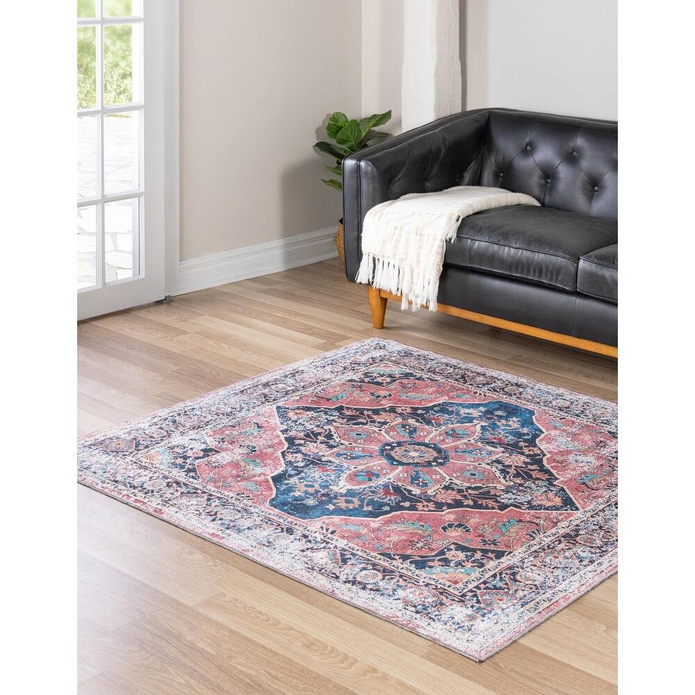 Traditional Tira Collection Area Rug