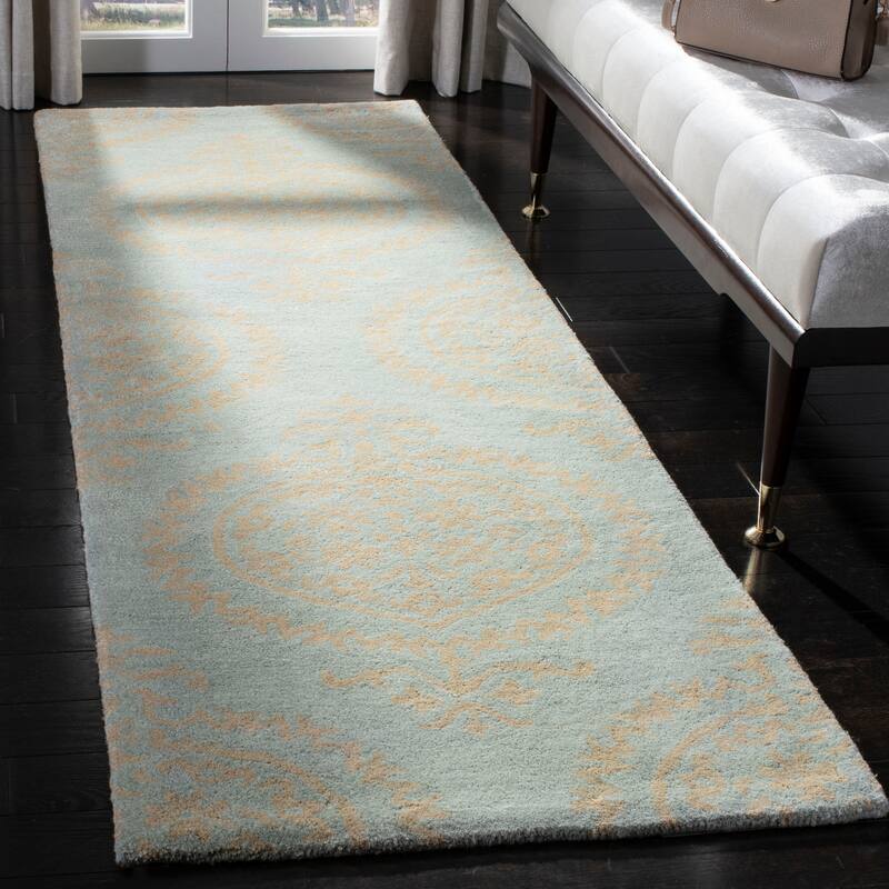 SAFAVIEH Handmade Soho Deandra Damask N.Z. Wool/ Viscose Rug - 2'6" x 12' Runner - Blue/Beige