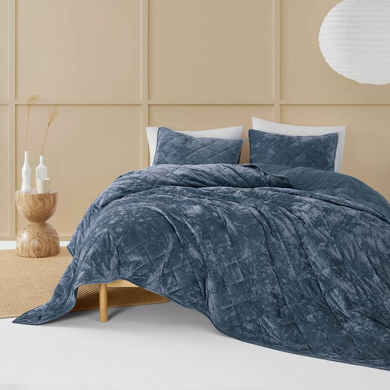 Beaute Living Diamond Velvet 3 Piece Quilt Set