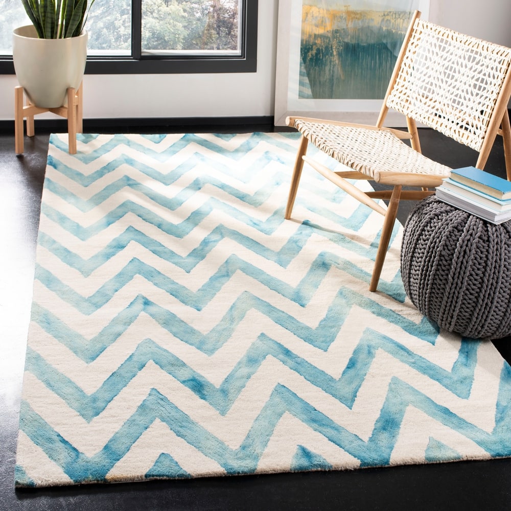 SAFAVIEH Dip Dye Erkhild Hand-tufted Wool Chevron Area Rug