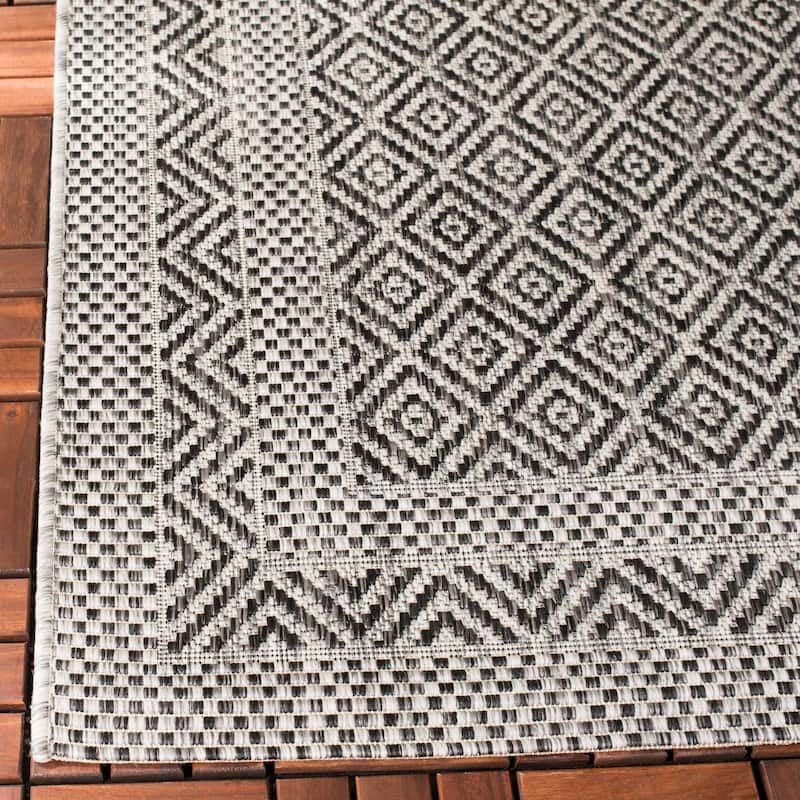 SAFAVIEH Courtyard Shari Indoor/ Outdoor Waterproof Patio Backyard Rug