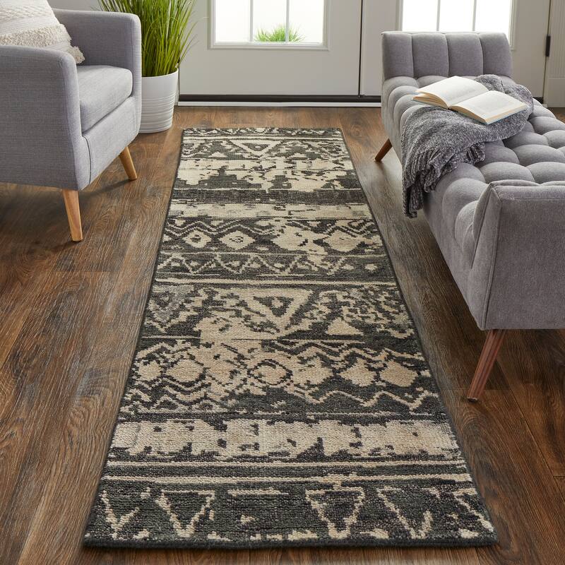 Scottsdale Luxe Hand Knot Accent Rug, Charcoal Gray/Light Beige