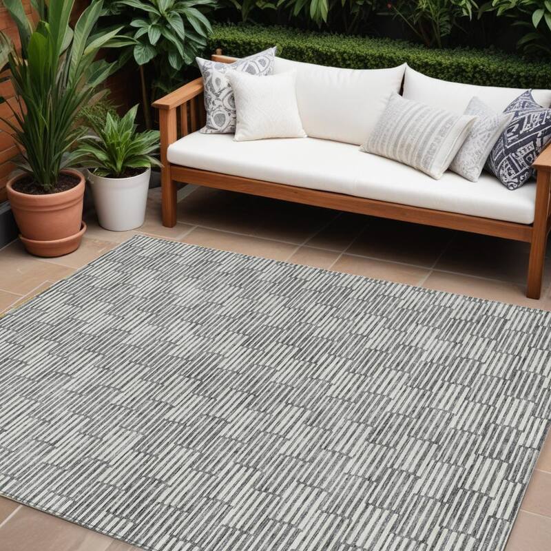HomeRoots Geometric Transitional Rectangle Outdoor Rug - 10' X 14'