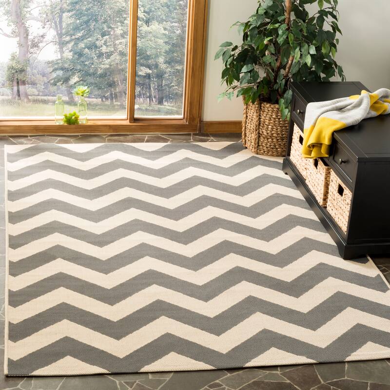 SAFAVIEH Courtyard Reeta Indoor/ Outdoor Waterproof Patio Backyard Rug - 4'x5'7" - Grey/Beige