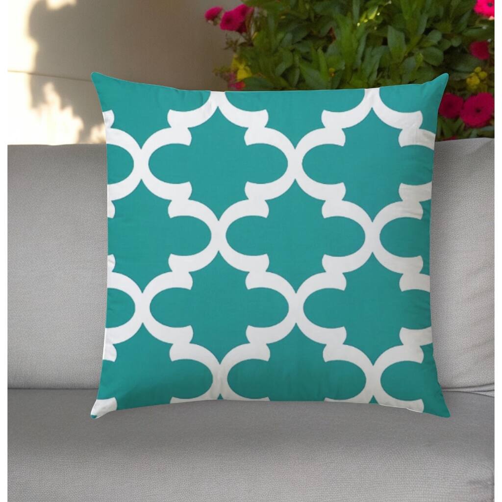 HomeRoots 20" Turquoise and White Quatrefoil Indoor Outdoor Throw Pillow Cover - 19.5' X '19.5' X '0.25