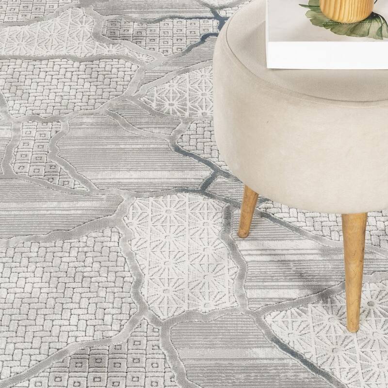 Gray 2 ft. 7 in. x 9 ft. 10 in. Luxury Area Rug, 0.43 Pile Height – Sophisticated Warmth for Any Room