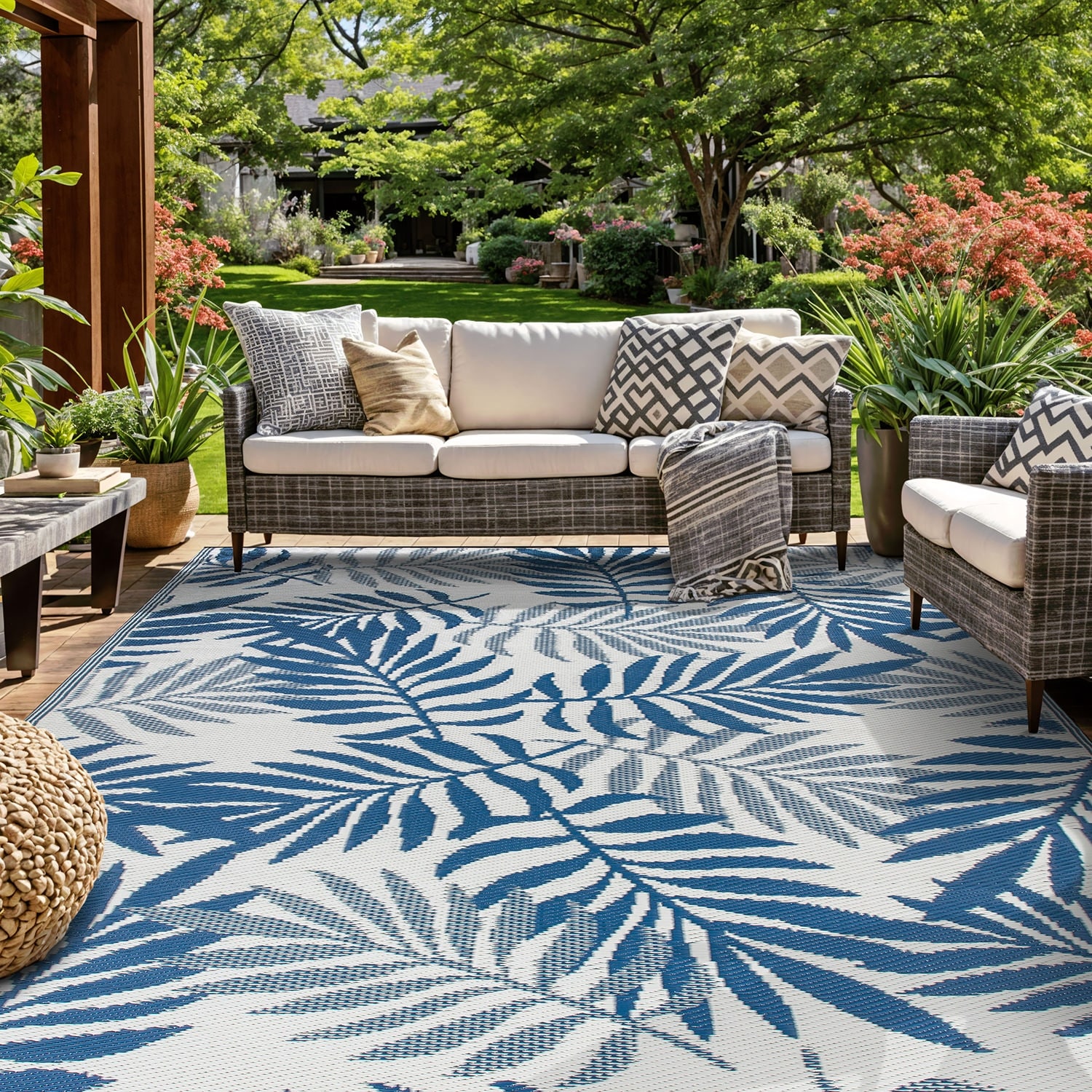 World Rug Gallery Palm Leaves Reversible Recycled Plastic Outdoor Rugs