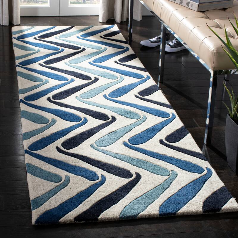 SAFAVIEH Handmade Soho Ashlea Blue New Zealand Wool Rug - 2'6" x 8' Runner - Ivory/Blue