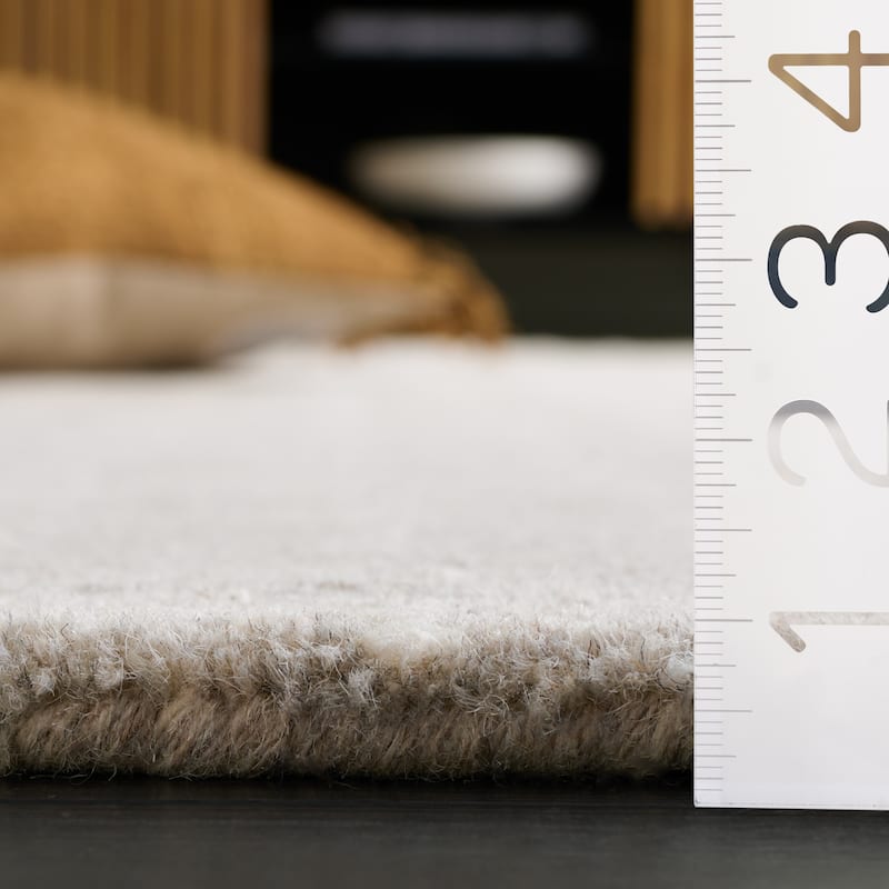 SAFAVIEH Handmade Ebony Karitas Wool Rug