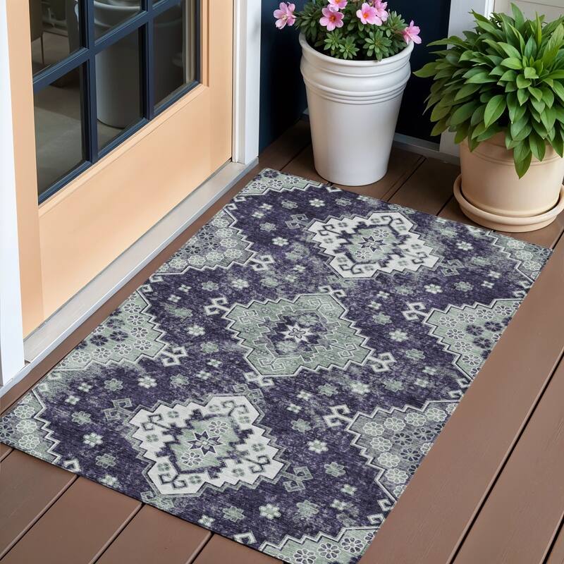 HomeRoots Medallion Traditional Rectangle Outdoor Rug - 3' x 5'