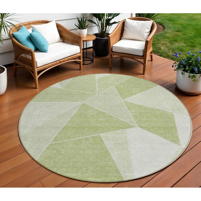 HomeRoots Geometric Transitional Rectangle Outdoor Rug - 8' Round