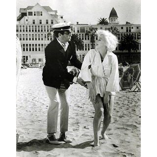 Marilyn Monroe and Tony Curtis in Some Like It Hot Photo Print - Bed ...