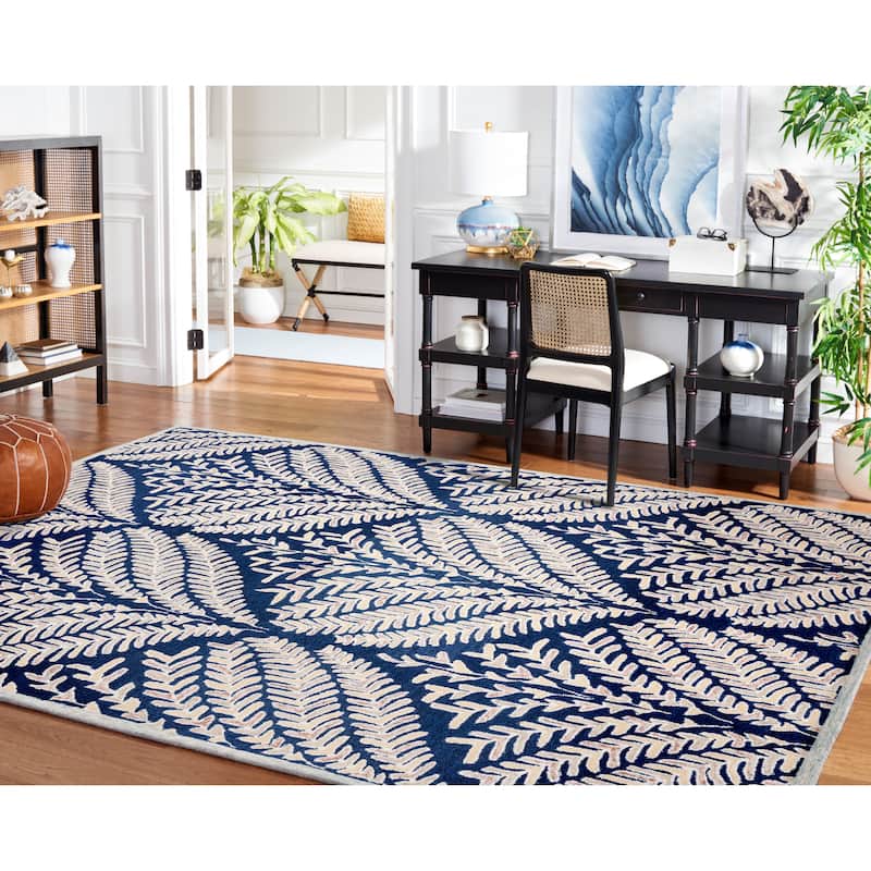 SAFAVIEH Handmade Capri Ilianka Wool Rug