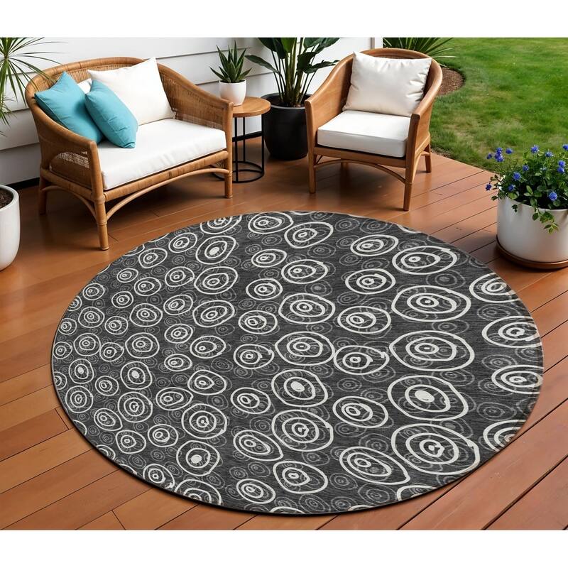 HomeRoots Geometric Transitional Rectangle Outdoor Rug - 8' Round