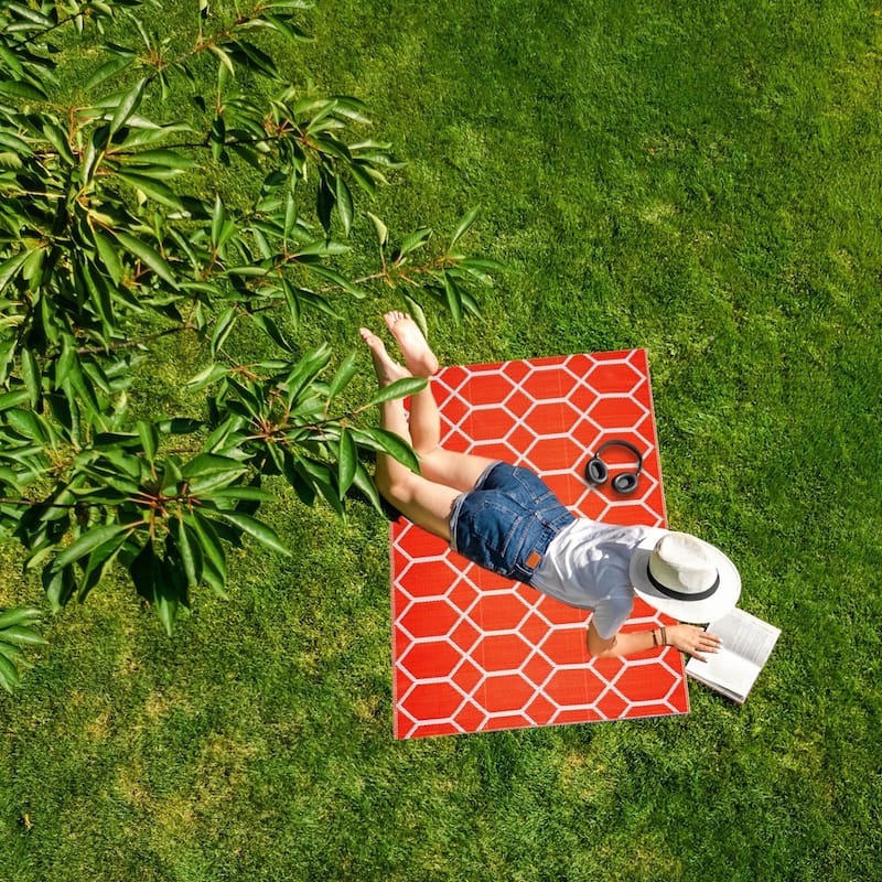 Playa Rug Outdoor Recycled Reversible Plastic Folded Mat/Rug Milan Collection Lightweight & Weather, Water and UV Resistant