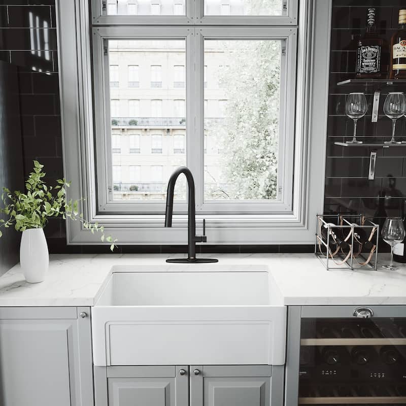 VIGO Greenwich 18" H Single Handle Pull-Down Sprayer Kitchen Faucet