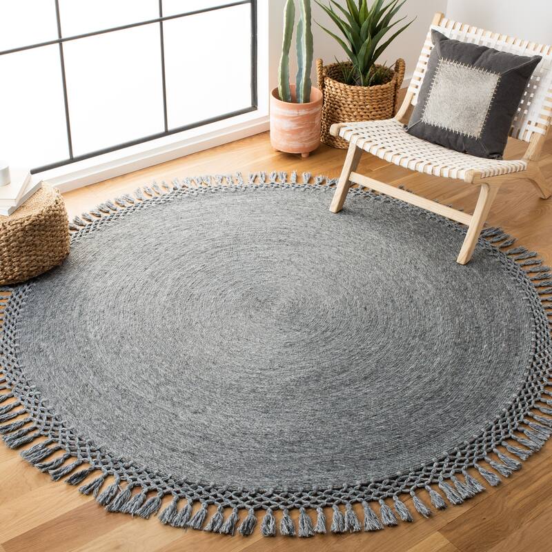 SAFAVIEH Handmade Sahara Iridian Tassel Rug - 6' Round - Charcoal