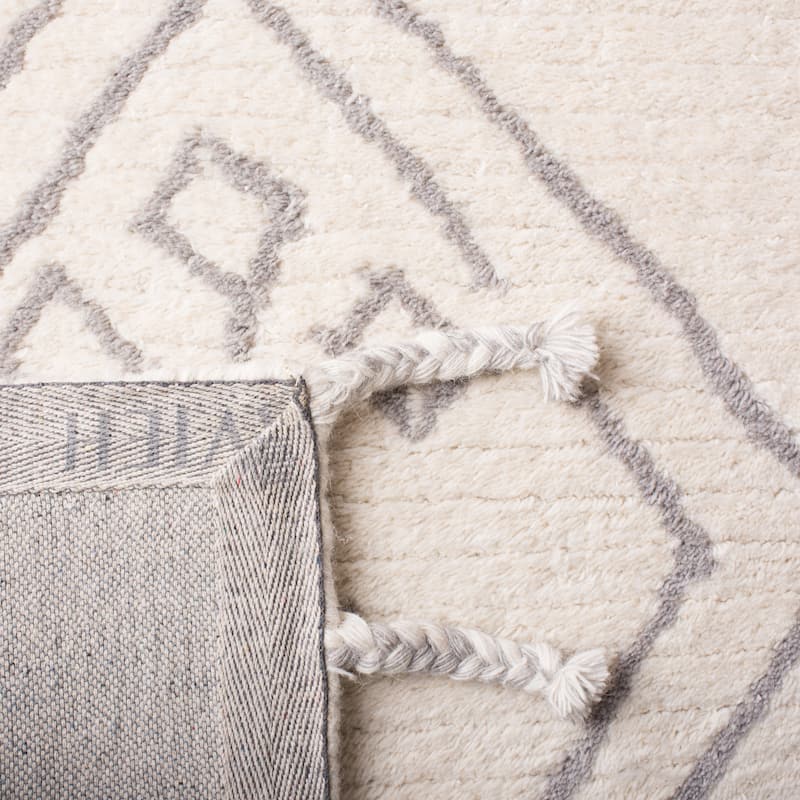 SAFAVIEH Handmade Casablanca Shag Gjenovefa Tribal Wool Rug