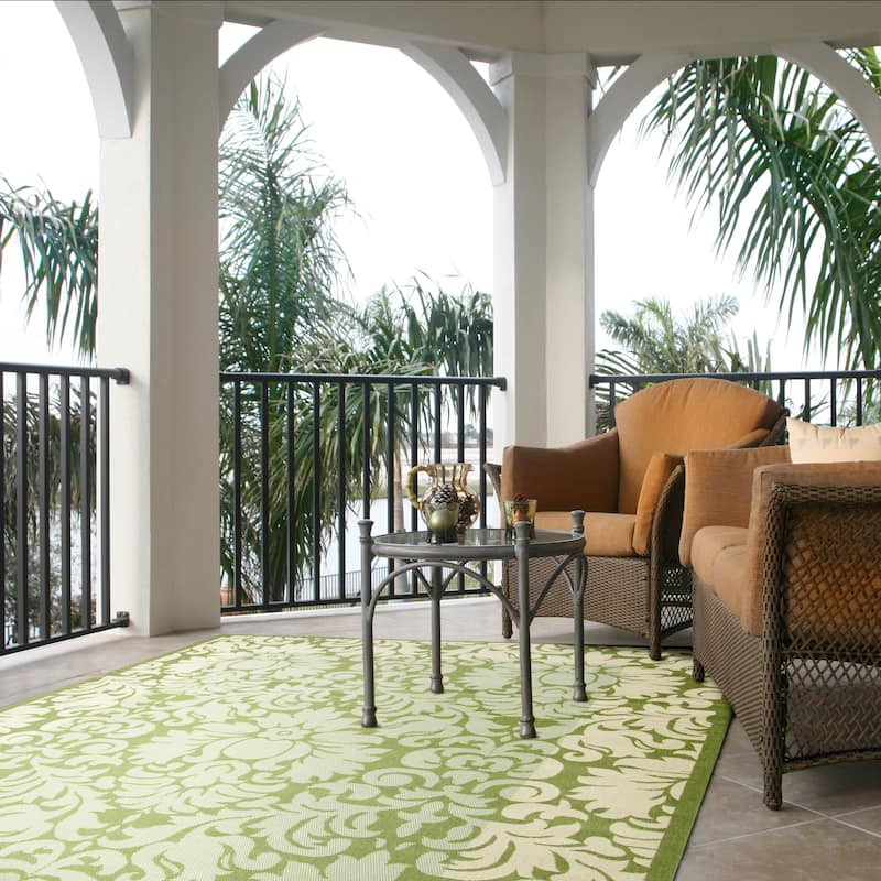 SAFAVIEH Courtyard Peggie Indoor/ Outdoor Patio Backyard Rug