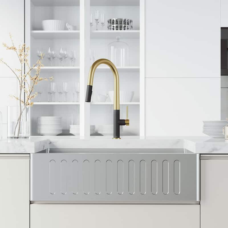 VIGO Greenwich 18" H Single Handle Pull-Down Sprayer Kitchen Faucet