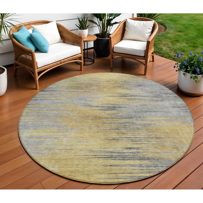 HomeRoots Abstract Transitional Rectangle Outdoor Rug - 8' Round