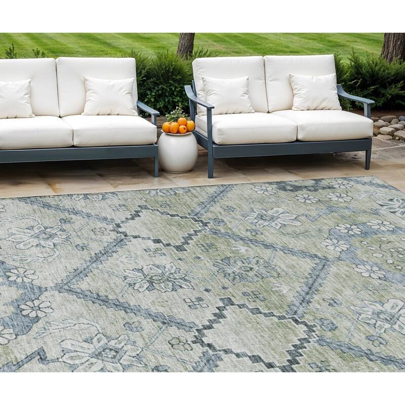 HomeRoots Floral Transitional Rectangle Outdoor Rug - 10' X 14'