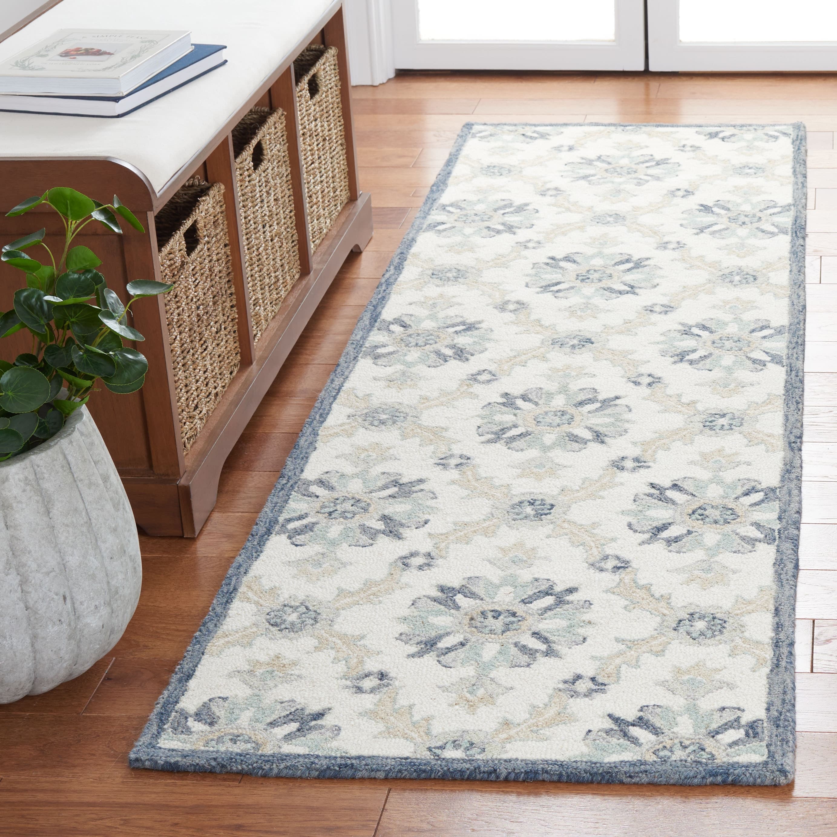 Martha Stewart by SAFAVIEH Handmade Morvyn Wool Rug