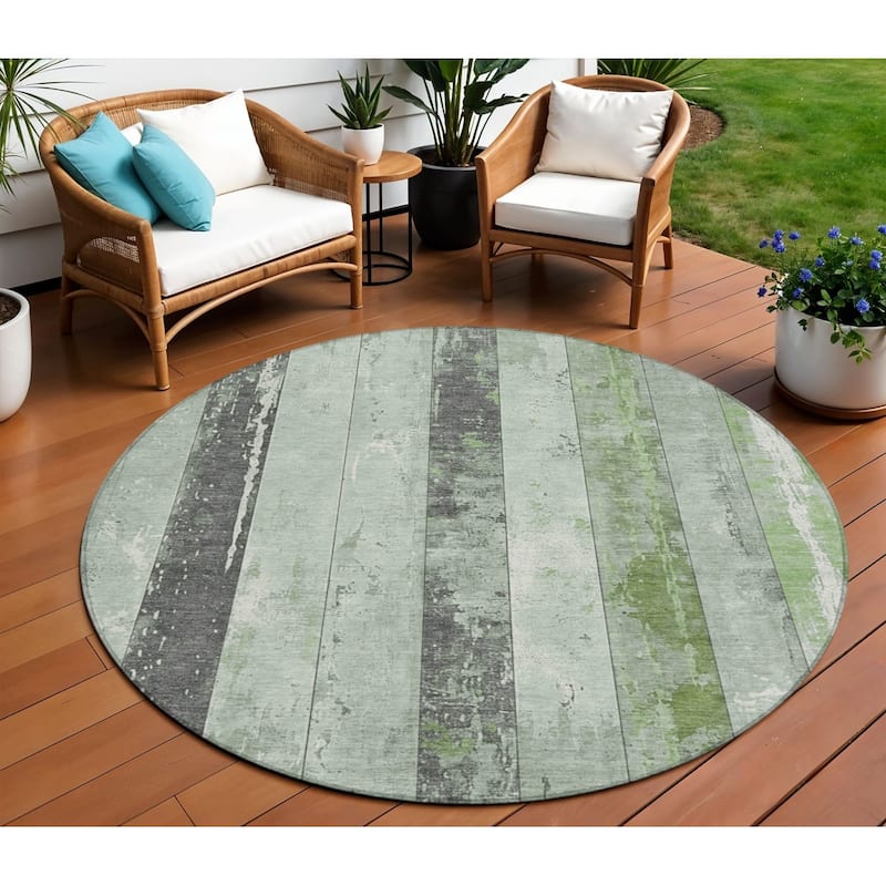 HomeRoots Striped Transitional Rectangle Outdoor Rug - 8' Round