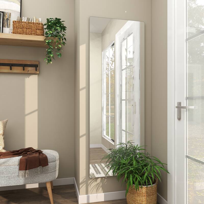 CosmoLiving by Cosmopolitan Silver Metal Room Wall Mirror