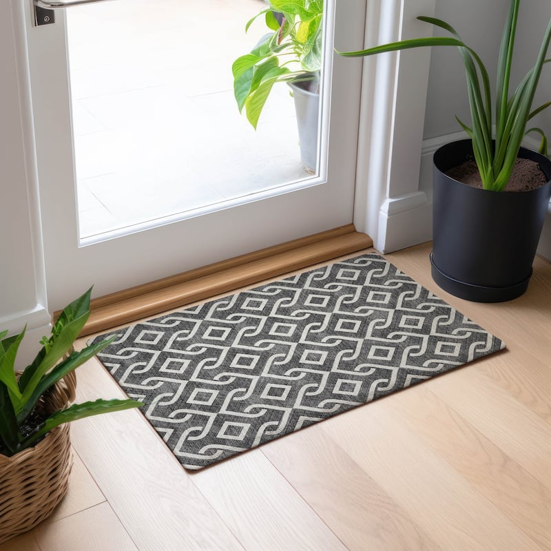 Machine Washable Indoor/ Outdoor Chantille Trellis Scroll Rug - Black - 1'8" x 2'6"