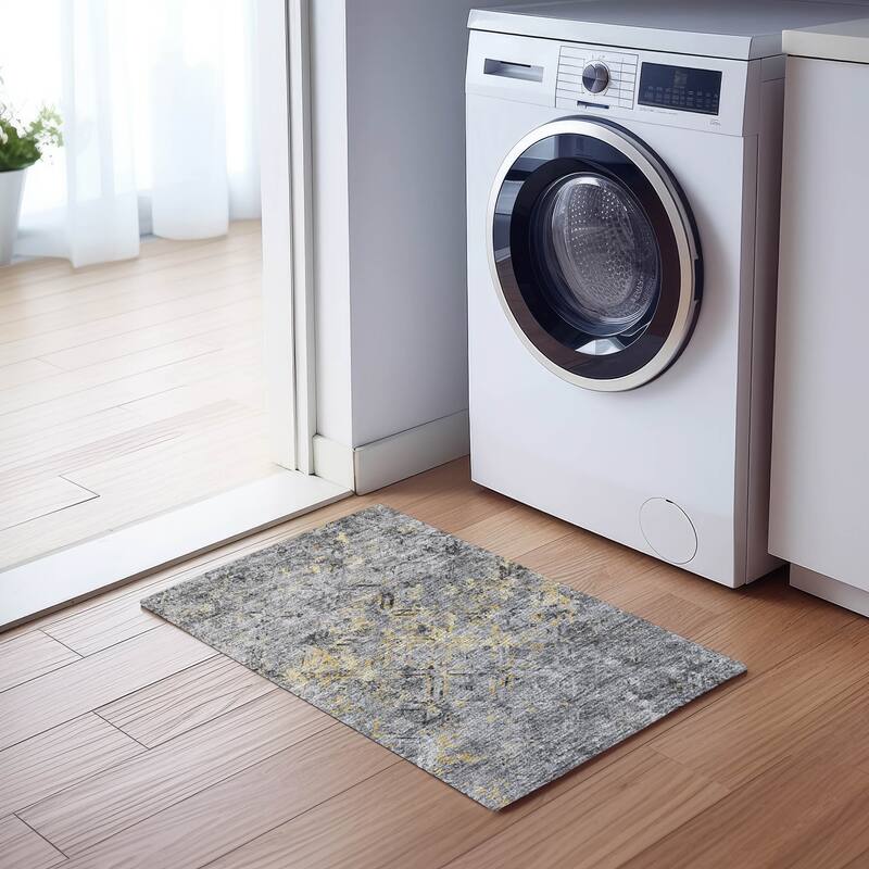 Machine Washable Indoor/ Outdoor Chantille Distressed Diamonds Rug