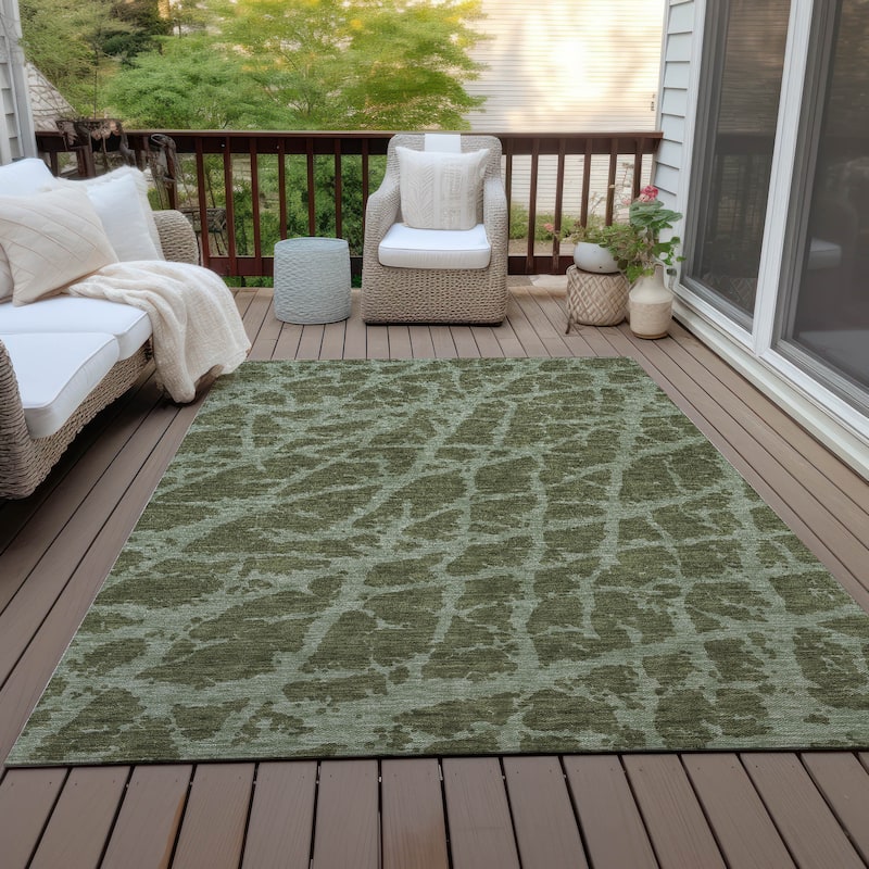 Machine Washable Indoor/ Outdoor Transitional Olive Crackle Chantille Rug