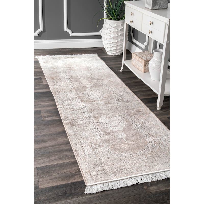 Nuloom Vintage Distressed Medallion Ivory Tassel Rug