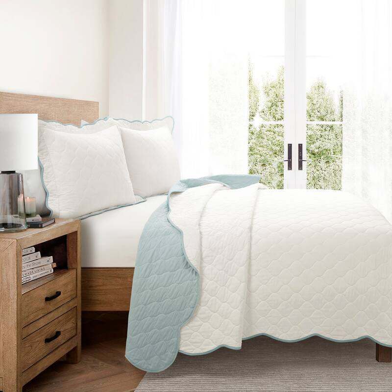 Lush Decor Coastal Chic Scallop Edge Reversible Quilt