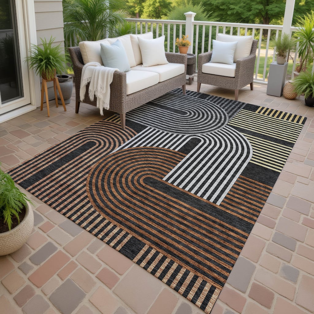 Machine Washable Indoor/ Outdoor Modern Basehor Chantille Rug