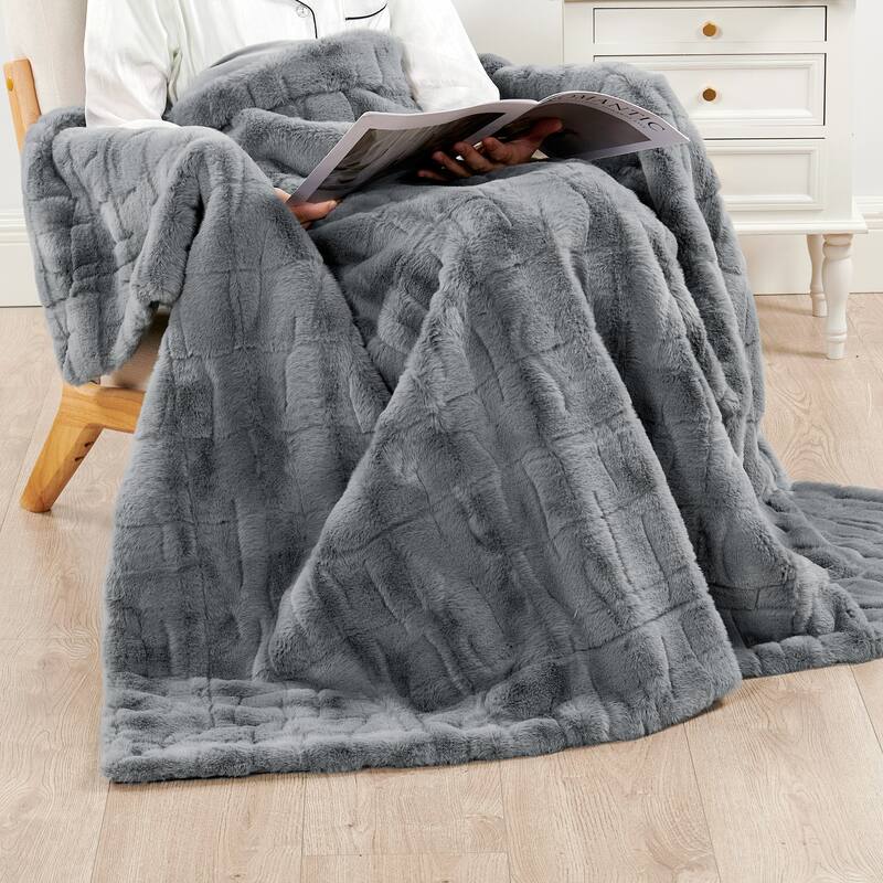 Home Soft Things Stylish FauxFur Throw Soft Fluffy Warm Blanket