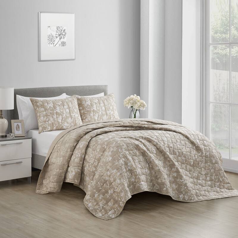 Wonderful Sophia Lightweight Floral Quilt Set