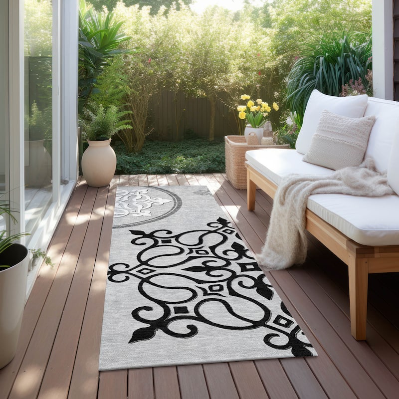 Machine Washable Indoor/ Outdoor Chantille Bold Medallion Rug - Gray - 2'3" x 7'6"