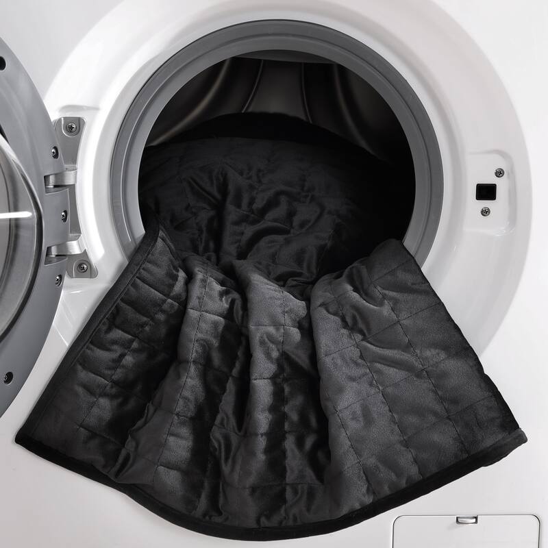 Vera Wang Diamond Velvet Black Reversible Quilt Set