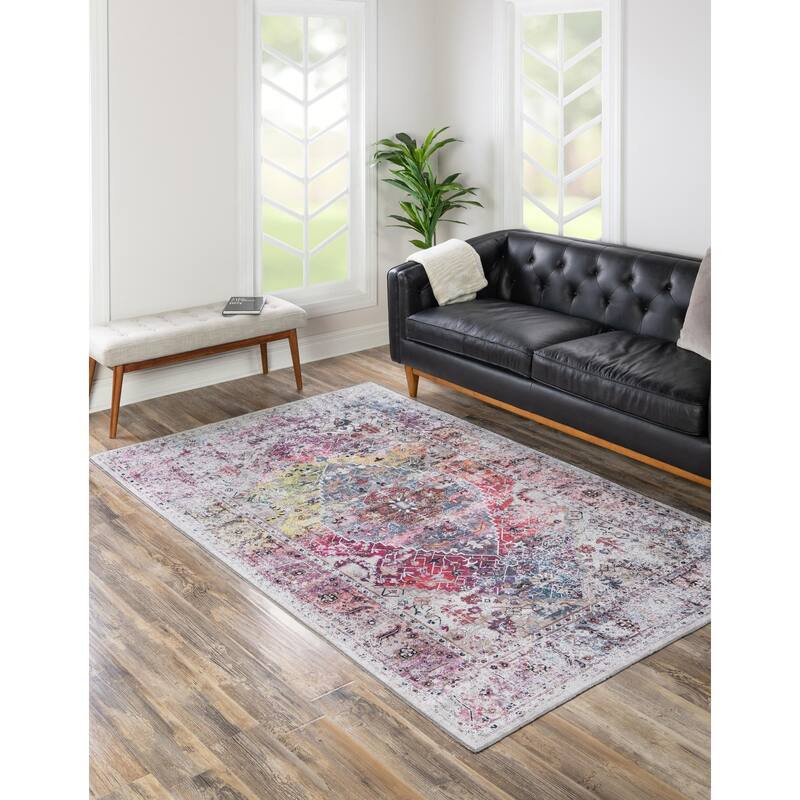 Traditional Tira Collection Area Rug