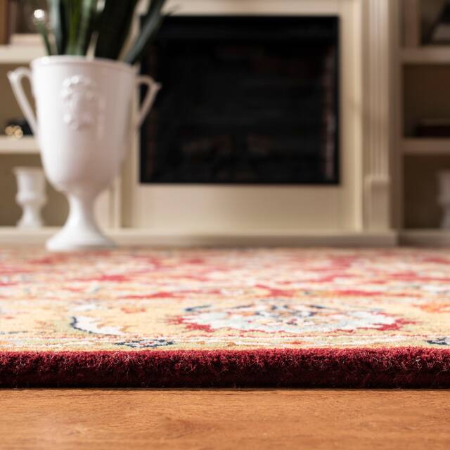 SAFAVIEH Handmade Classic Clotilda Traditional Oriental Wool Rug