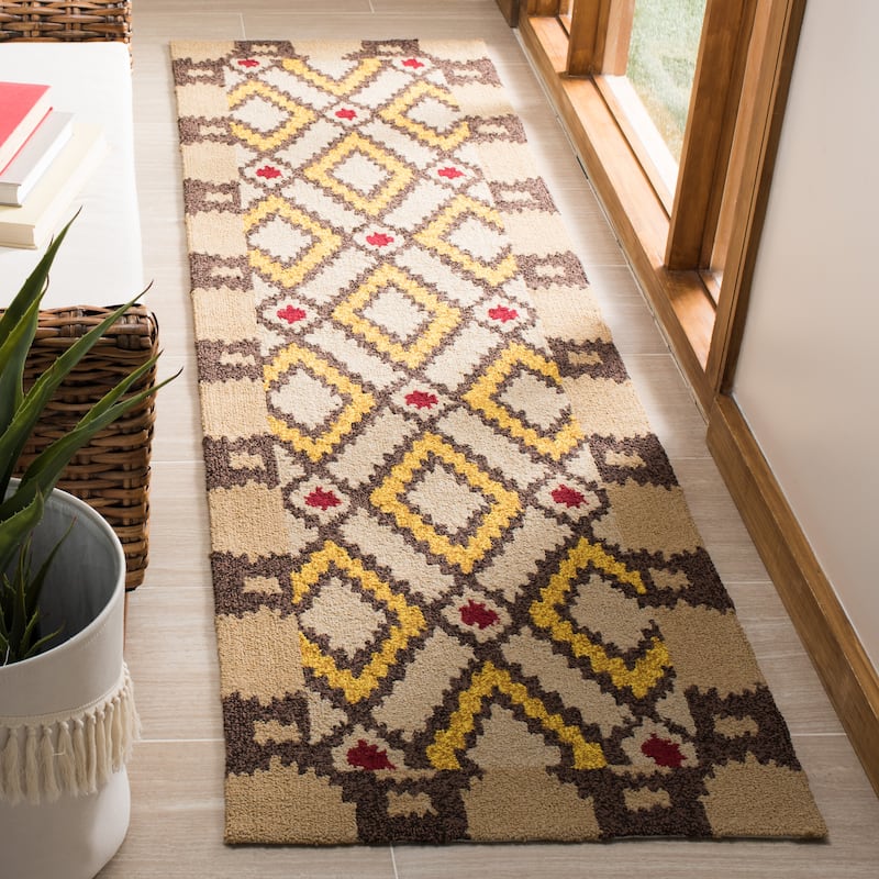 SAFAVIEH Handmade Four Seasons Malwine Floral Rug - 2'3" x 8' Runner - Beige/Yellow