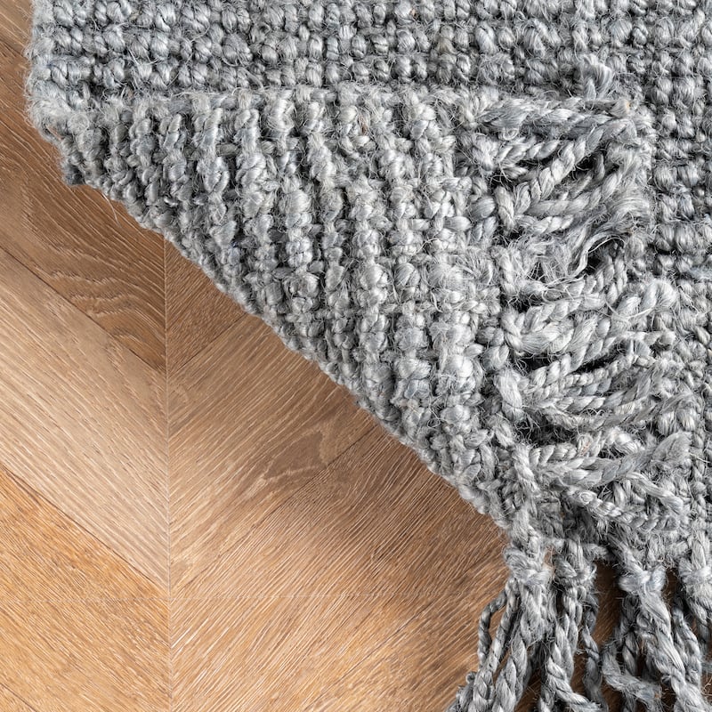 Nuloom Delilah Solid Chunky Jute Tassel Area Rug