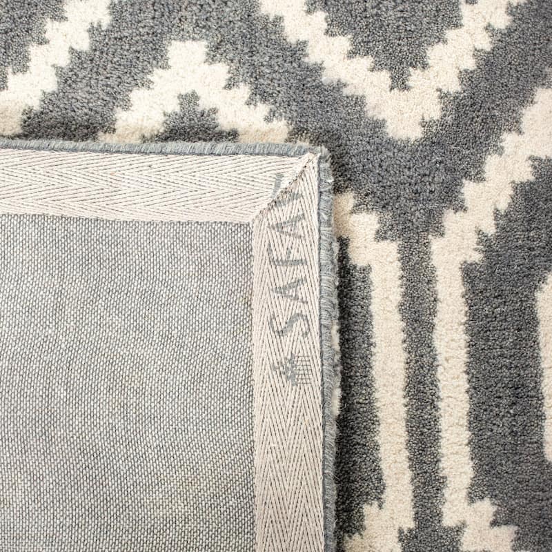 SAFAVIEH Handmade Himalaya Geranium Leaf Modern Wool Rug